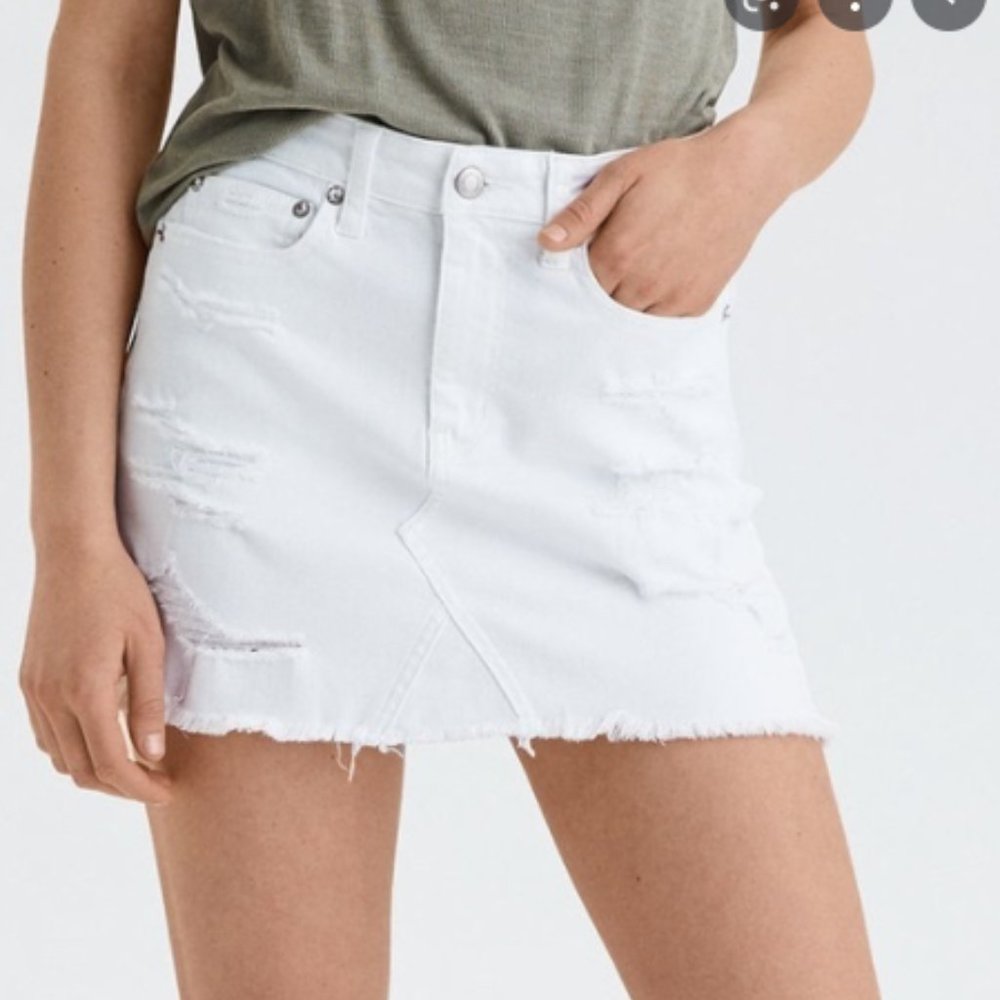 American Eagle AE Distressed White Jean